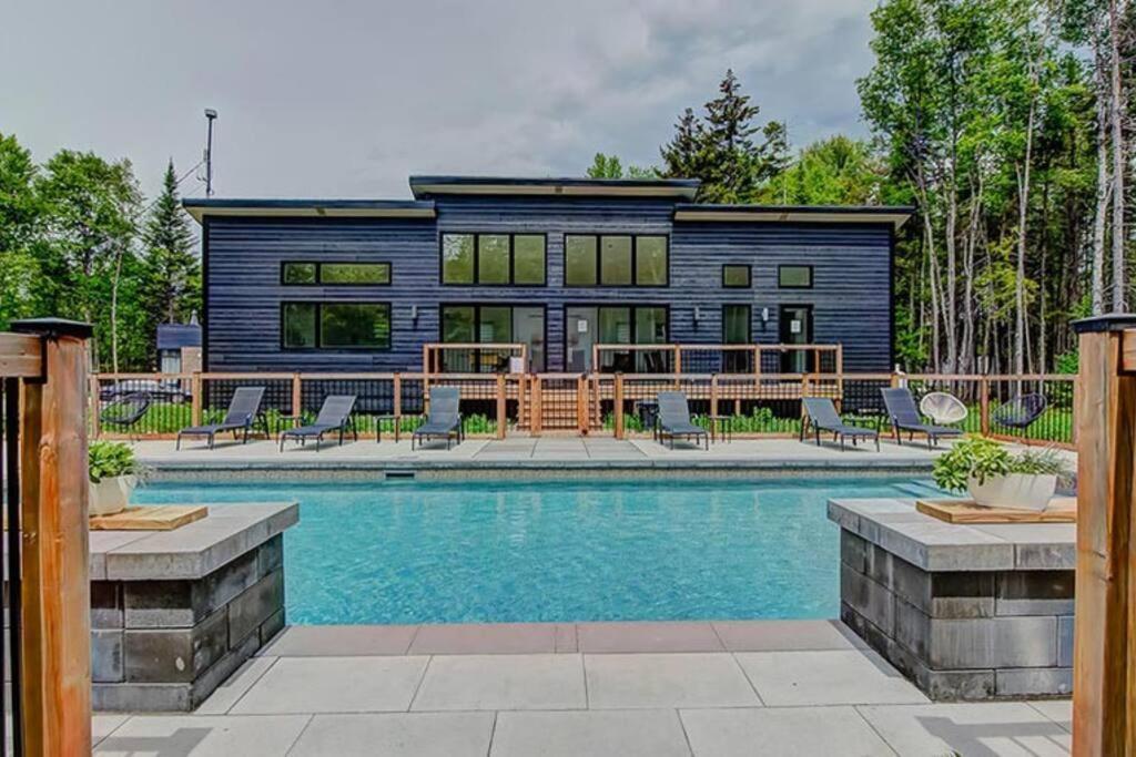 Nouveau - Chalet Moderne - Spa, Piscine & Sauna! Pont-Rouge Buitenkant foto